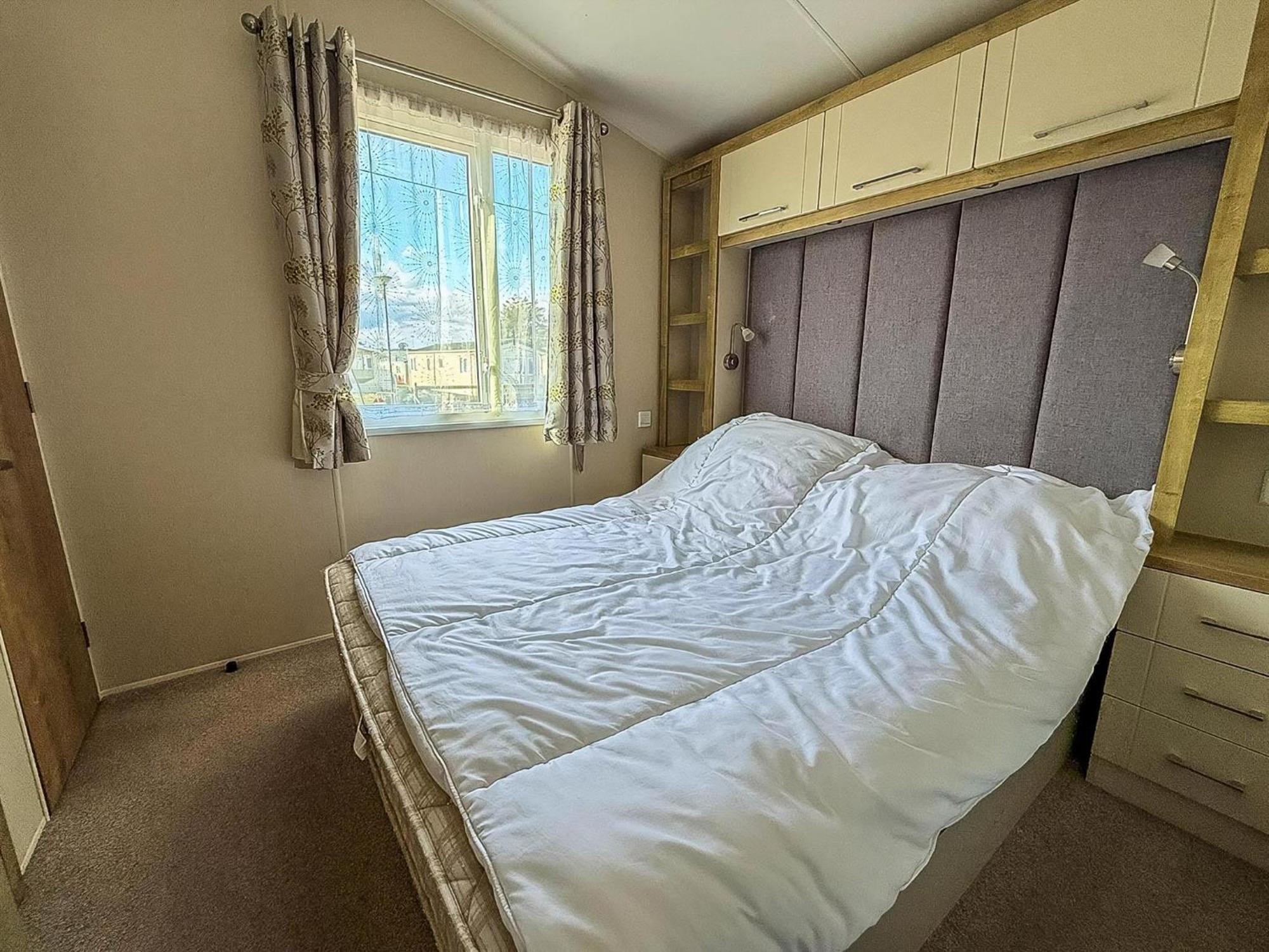 Lovely 6 Berth Caravan At Suffolk Sands Holiday Park Ref 45010Mv 费利克斯托 外观 照片