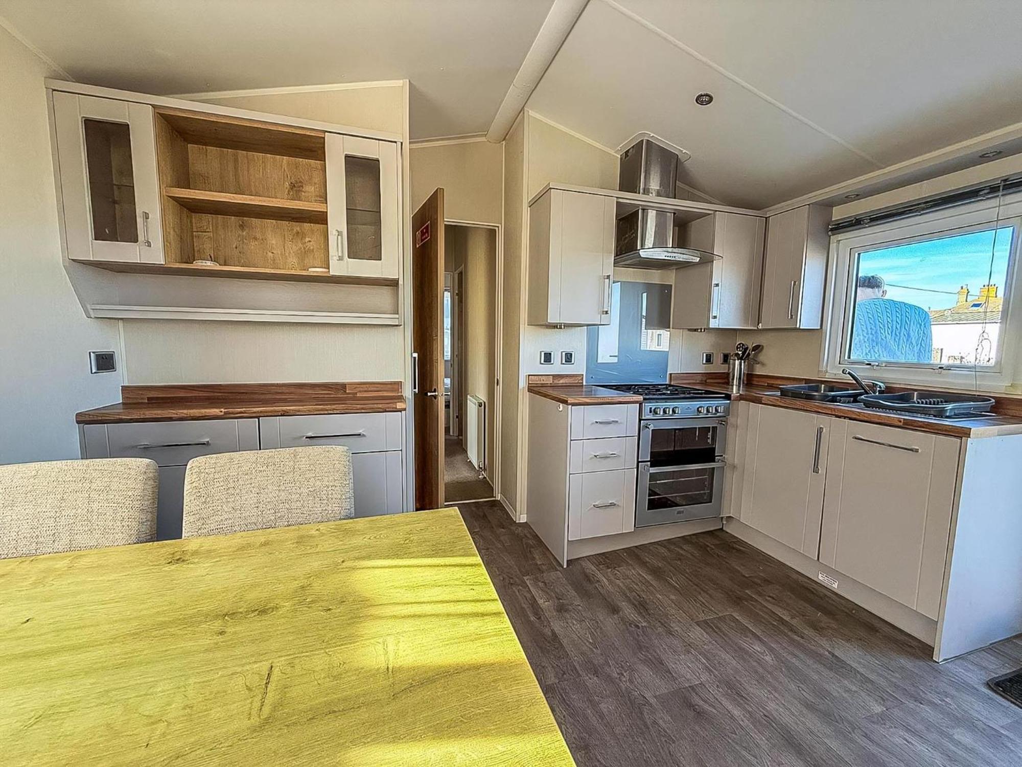 Lovely 6 Berth Caravan At Suffolk Sands Holiday Park Ref 45010Mv 费利克斯托 外观 照片
